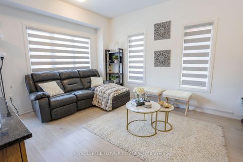 Photo 6 at 16 Fairlane Avenue, Painswick South, Barrie