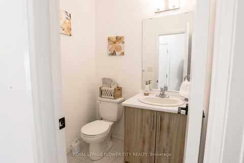 Photo 11 at 16 Fairlane Avenue, Painswick South, Barrie