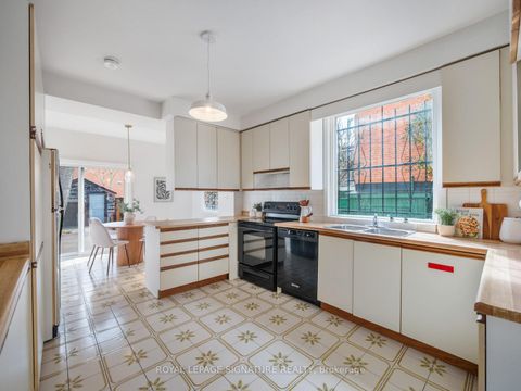 Photo 6 at 487 Sackville Street, South St. James Town, Toronto