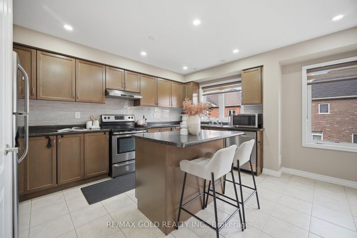 Photo 6 at 40 Memory Lane E, Northwest Brampton, Brampton