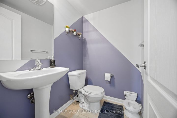 Photo 10 at 40 Memory Lane E, Northwest Brampton, Brampton