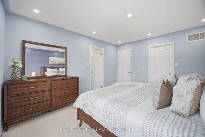 Photo 15 at 40 Memory Lane E, Northwest Brampton, Brampton