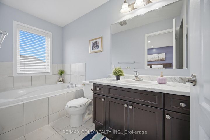 Photo 16 at 40 Memory Lane E, Northwest Brampton, Brampton