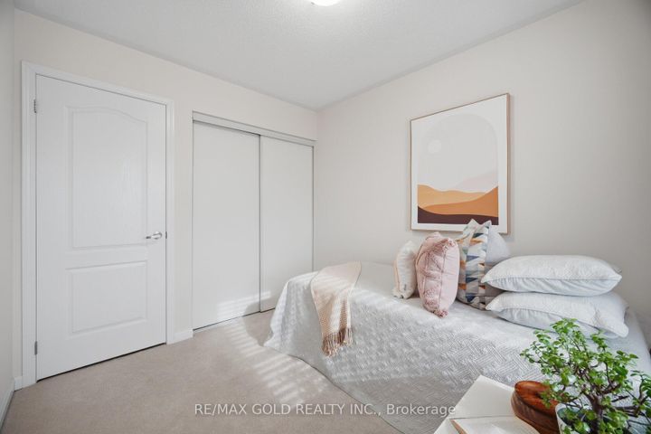 Photo 22 at 40 Memory Lane E, Northwest Brampton, Brampton