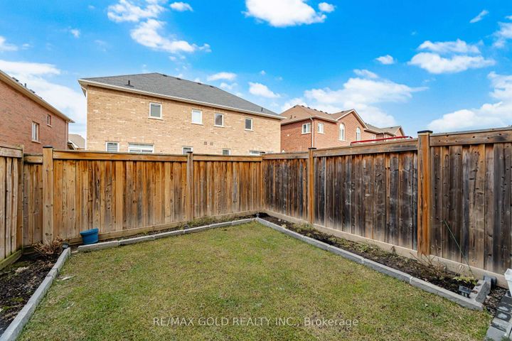 Photo 30 at 40 Memory Lane E, Northwest Brampton, Brampton