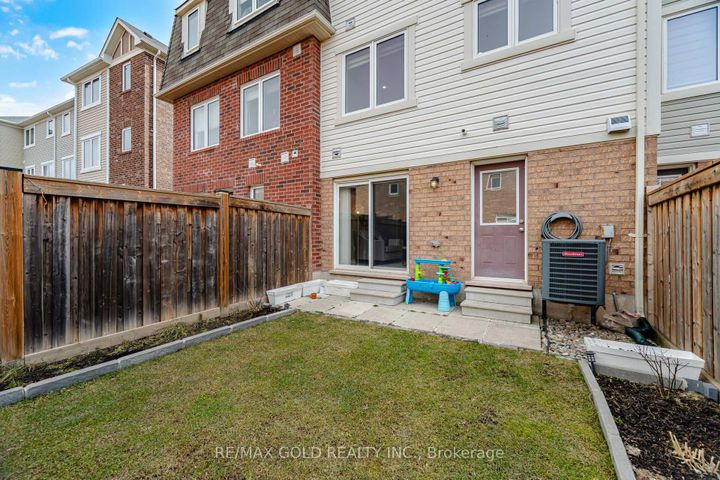 Photo 31 at 40 Memory Lane E, Northwest Brampton, Brampton