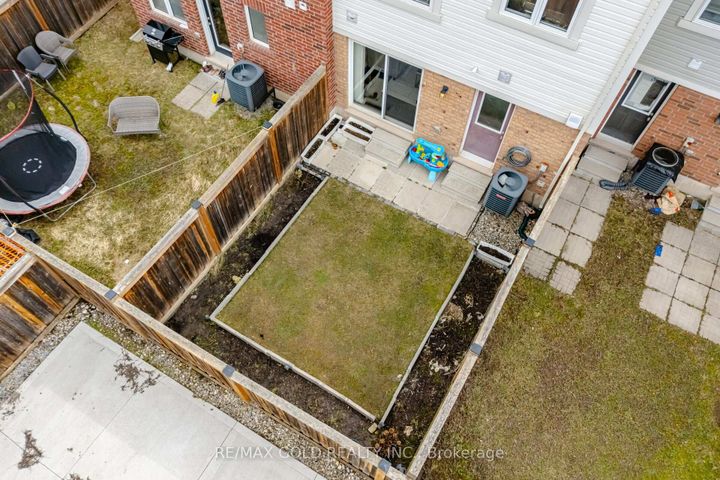 Photo 32 at 40 Memory Lane E, Northwest Brampton, Brampton