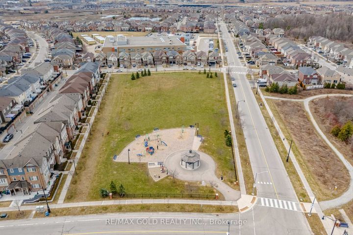 Photo 39 at 40 Memory Lane E, Northwest Brampton, Brampton