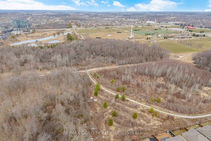 Photo 40 at 40 Memory Lane E, Northwest Brampton, Brampton