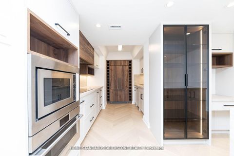 Photo 10 at 805 - 61 St Clair Avenue W, St. Clair, Toronto