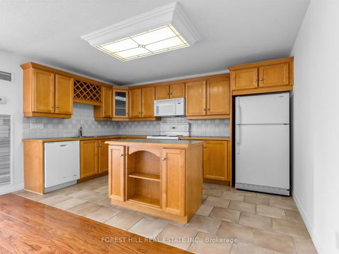 Photo 8 at 2313 - 633 Bay Street, Bay Street Corridor, Toronto