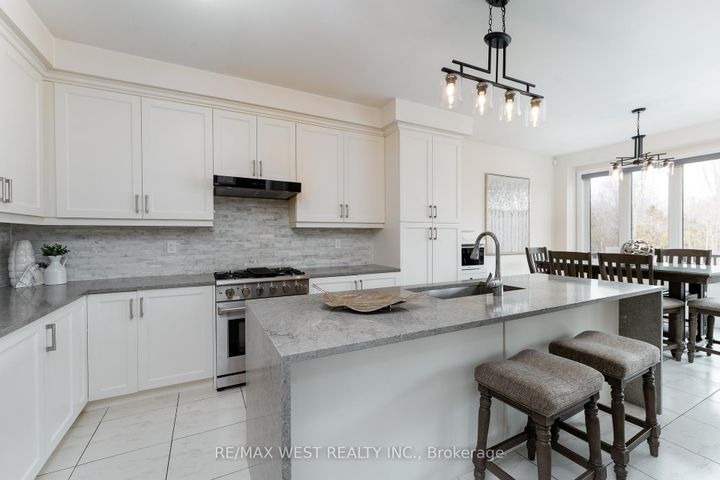 Photo 12 at 186 Bralorne Trail, Highbush, Pickering