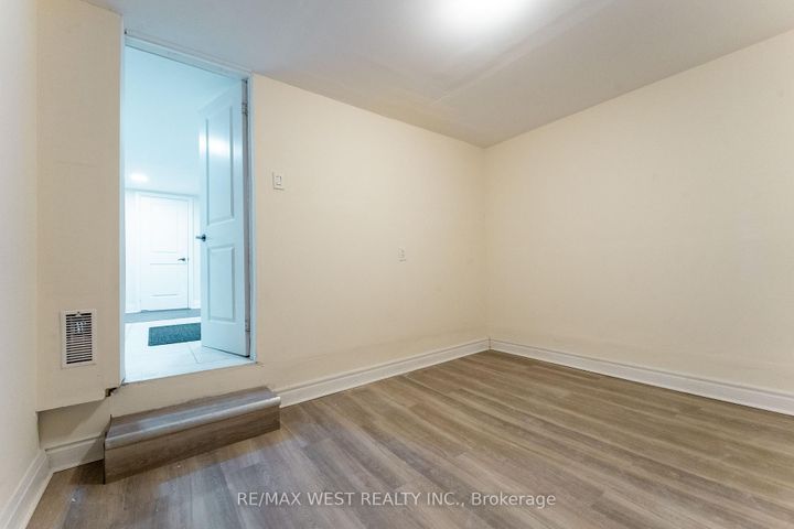 Photo 32 at 186 Bralorne Trail, Highbush, Pickering