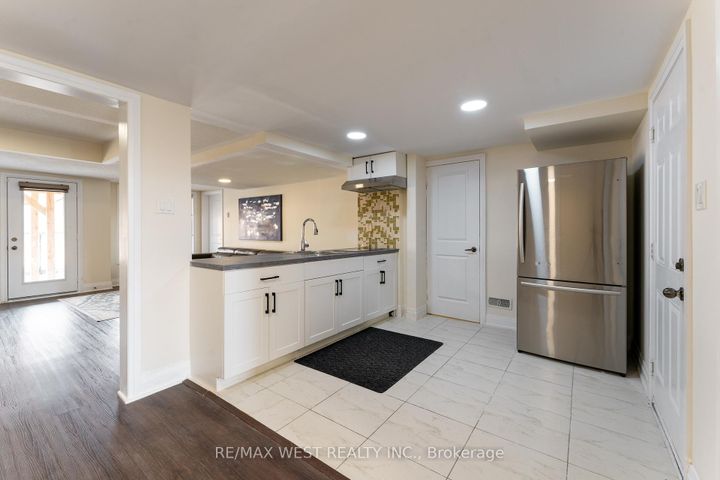 Photo 34 at 186 Bralorne Trail, Highbush, Pickering