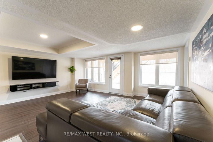 Photo 35 at 186 Bralorne Trail, Highbush, Pickering