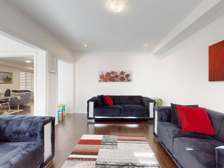 Photo 2 at 33 Tiger Crescent, Wellington North, Brampton