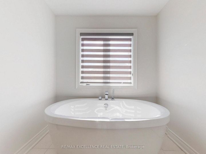 Photo 28 at 33 Tiger Crescent, Wellington North, Brampton