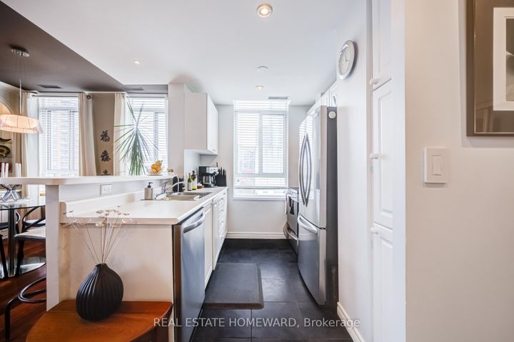 Photo 9 at 702 - 135 Maitland Street, Yonge Corridor, Toronto