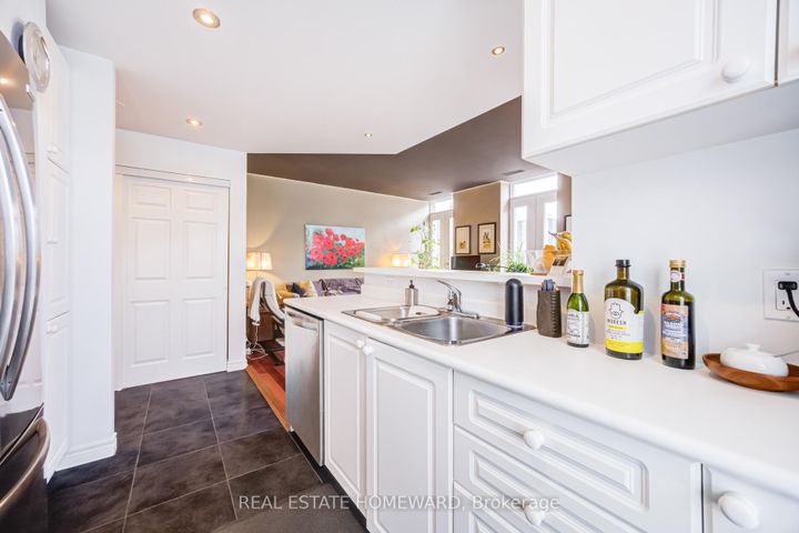 Photo 11 at 702 - 135 Maitland Street, Yonge Corridor, Toronto