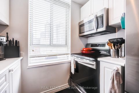 Photo 10 at 702 - 135 Maitland Street, Yonge Corridor, Toronto