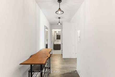 Photo 1 at 623 - 560 King Street W, Waterfront Communities C1, Toronto