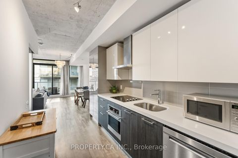 Photo 4 at 623 - 560 King Street W, Waterfront Communities C1, Toronto