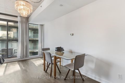 Photo 9 at 623 - 560 King Street W, Waterfront Communities C1, Toronto