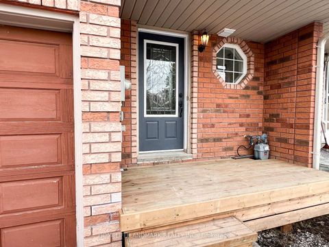 Photo 1 at 6 Silver Maple Crescent, Holly, Barrie