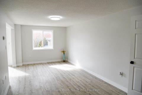 Photo 3 at 6 Silver Maple Crescent, Holly, Barrie