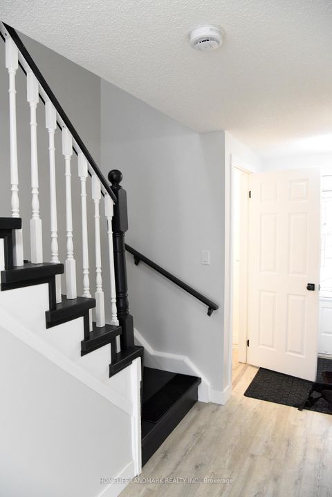 Photo 15 at 6 Silver Maple Crescent, Holly, Barrie