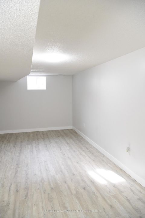 Photo 31 at 6 Silver Maple Crescent, Holly, Barrie