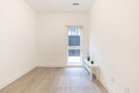 Photo 16 at 27 - 35 Birchcliff Avenue, Cliffside, Toronto