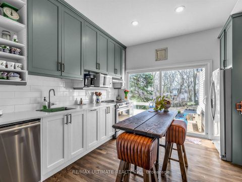 Photo 11 at 18 Blantyre Avenue, Cliffside, Toronto