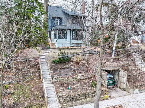 Photo 36 at 18 Blantyre Avenue, Cliffside, Toronto