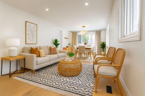 Photo 6 at 4326 Waterford Crescent, Hurontario, Mississauga