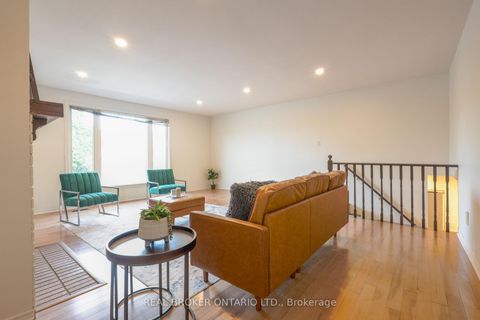 Photo 12 at 4326 Waterford Crescent, Hurontario, Mississauga