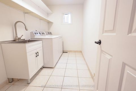 Photo 16 at 4326 Waterford Crescent, Hurontario, Mississauga