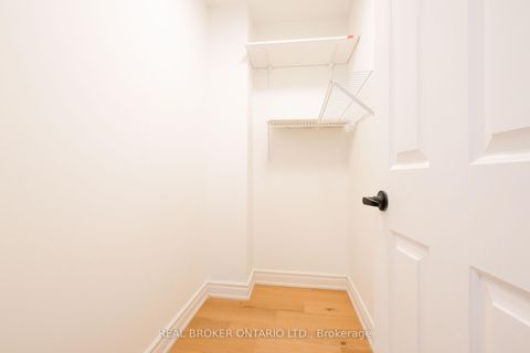 Photo 22 at 4326 Waterford Crescent, Hurontario, Mississauga