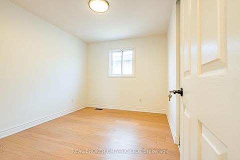 Photo 23 at 4326 Waterford Crescent, Hurontario, Mississauga