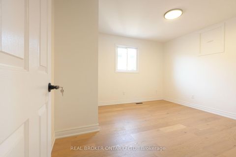 Photo 24 at 4326 Waterford Crescent, Hurontario, Mississauga