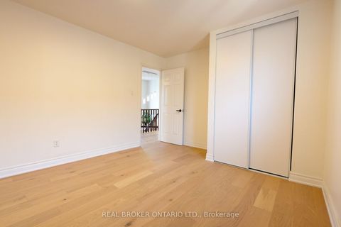 Photo 25 at 4326 Waterford Crescent, Hurontario, Mississauga