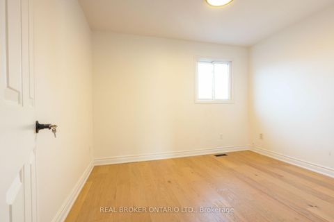 Photo 26 at 4326 Waterford Crescent, Hurontario, Mississauga