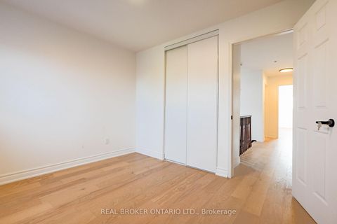 Photo 27 at 4326 Waterford Crescent, Hurontario, Mississauga