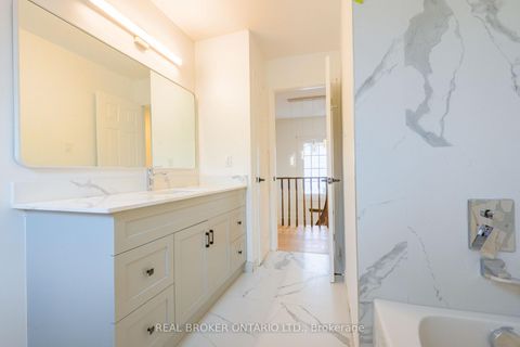 Photo 29 at 4326 Waterford Crescent, Hurontario, Mississauga