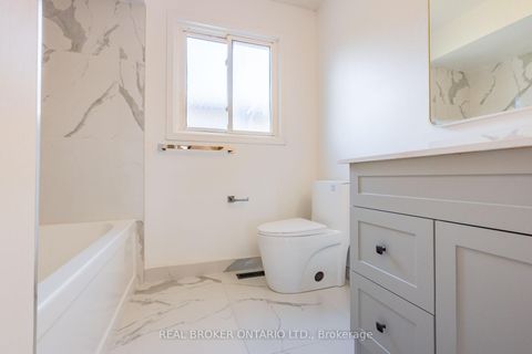 Photo 30 at 4326 Waterford Crescent, Hurontario, Mississauga