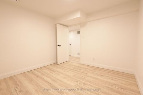 Photo 37 at 4326 Waterford Crescent, Hurontario, Mississauga