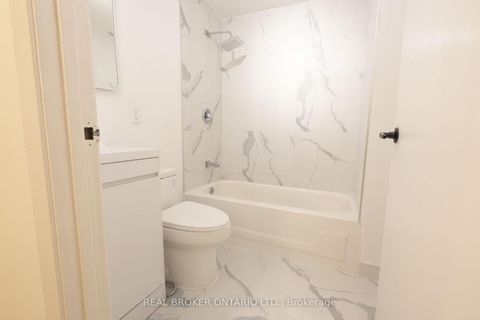 Photo 38 at 4326 Waterford Crescent, Hurontario, Mississauga