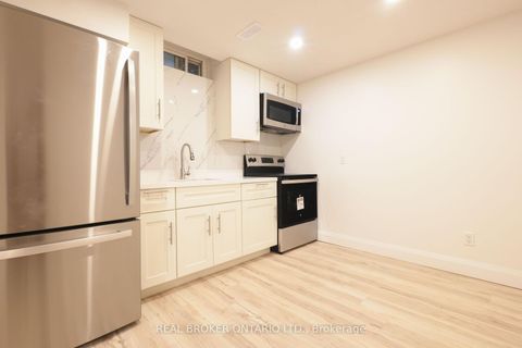 Photo 40 at 4326 Waterford Crescent, Hurontario, Mississauga