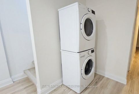 Photo 41 at 4326 Waterford Crescent, Hurontario, Mississauga