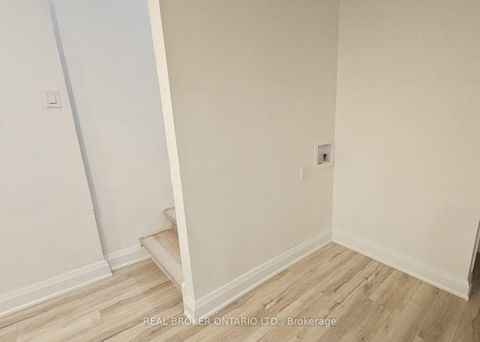 Photo 42 at 4326 Waterford Crescent, Hurontario, Mississauga